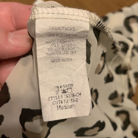 Buttons animal print top size Medium 🇺🇸Made in USA - Picture 6 of 7